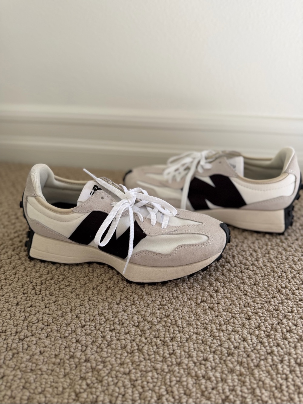 New Balance 327 Women’s Sneakers Size 8